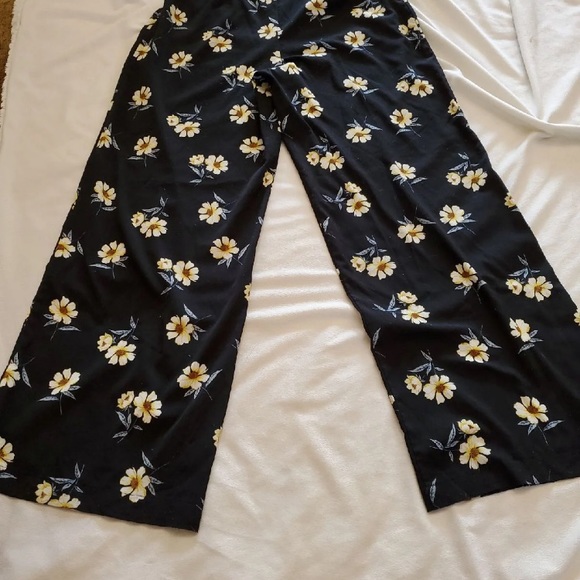 Two piece set - Picture 3 of 5